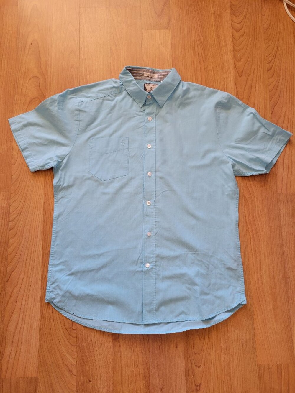Men's turquoise/aqua blue short sleeve button down shirt by Volcom - Size Medium